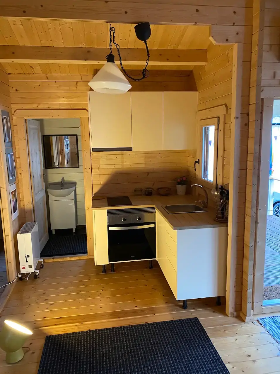 Lodge 2-bedroom timber cottage – veranda view
